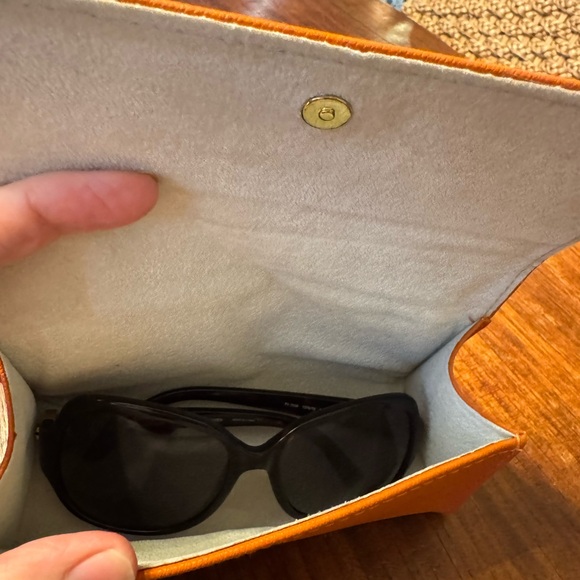 Tory Burch Sunglasses with case - Picture 10 of 10